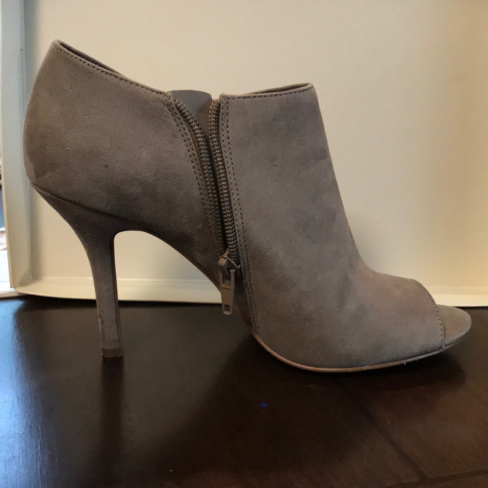 Nine west.. ankle booties peep toe